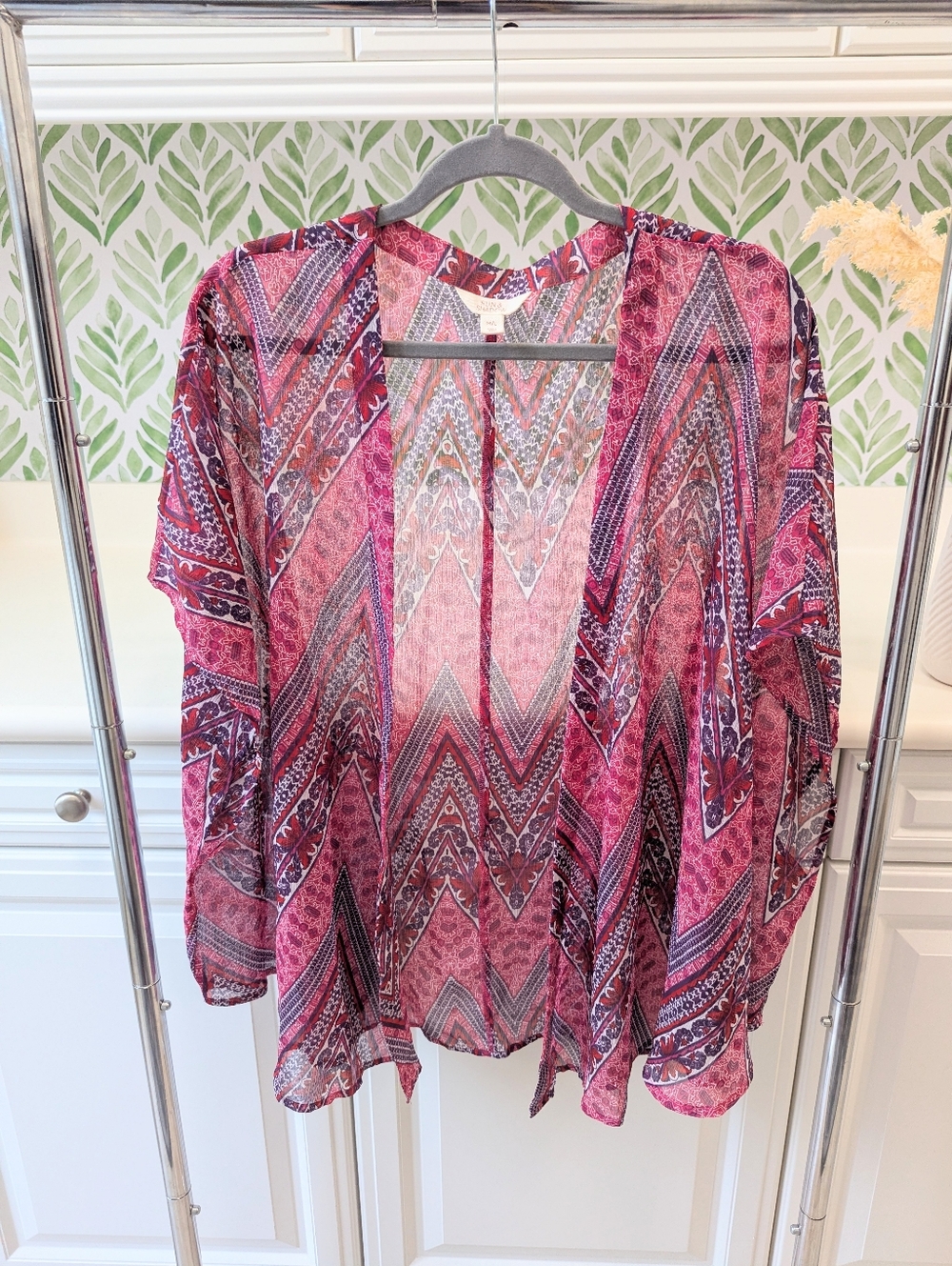 Sun & Shadow Floral Print Kimono Top in Pink And Purple Medium